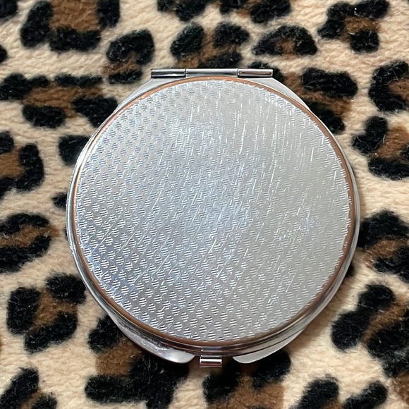 FOREVER 21 Compact Pocket Mirror Persian Cat Pink Makeup F21 Beauty Travel Work - Picture 5 of 16